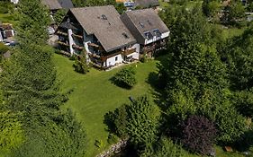 Ferienhaus Albmatte-Ideal für Familien, Gruppen oder Paare-Großer Garten mit Grill- Spiel- und Sitzmöglichkeiten-Umgeben von schöner Natur